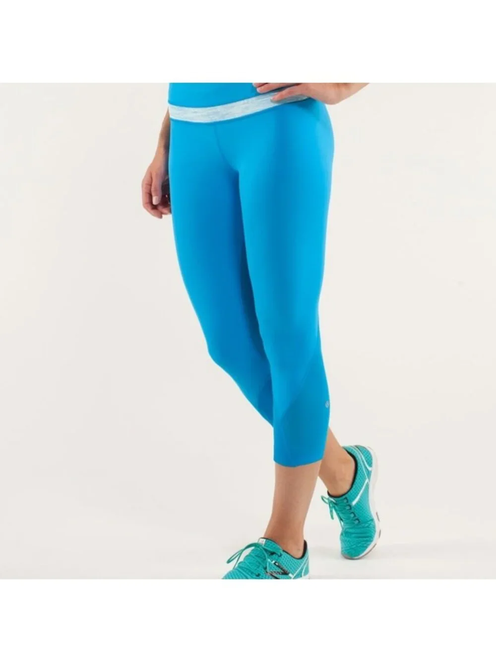 Lululemon Run: Inspire Crop II Beach Blanket Blue / Wee Are From Space Aquamari